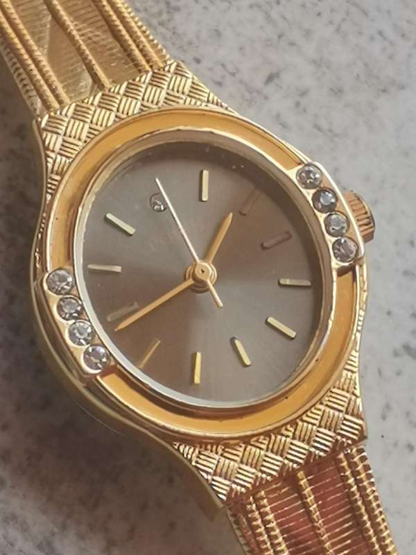 LADIES ALL GOLD PLATED POISE WATCH IN EXCELLENT WORKING CONDITION