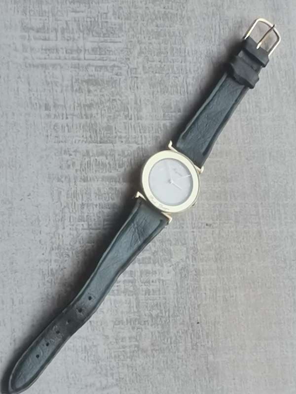 LADIES PARIS DESIGN WATCH IN EXCELLENT WORKING CONDITION