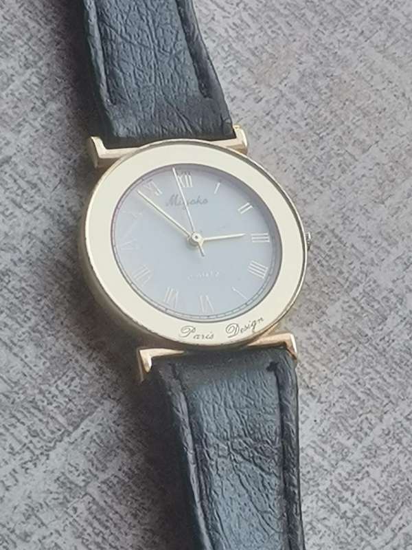 LADIES PARIS DESIGN WATCH IN EXCELLENT WORKING CONDITION