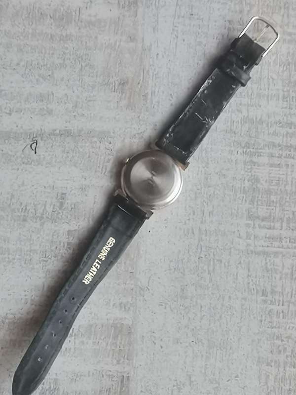 LADIES PARIS DESIGN WATCH IN EXCELLENT WORKING CONDITION