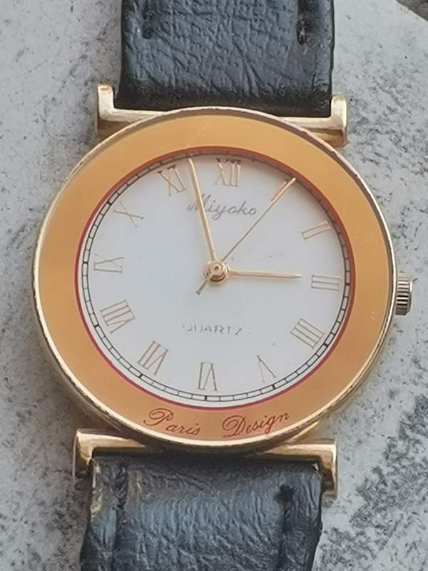 LADIES PARIS DESIGN WATCH IN EXCELLENT WORKING CONDITION