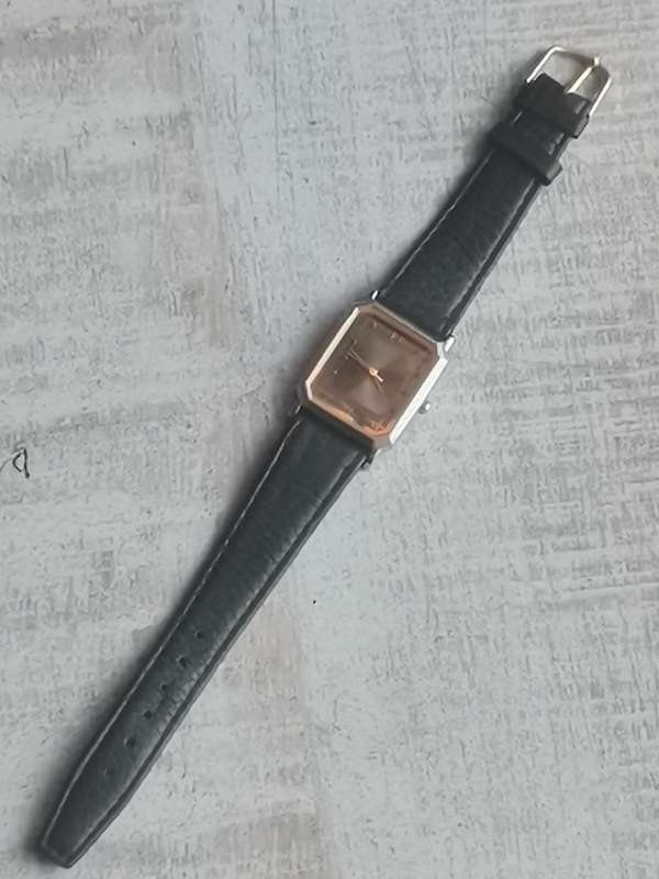 LADIES VINTAGE POISE WATCH IN EXCELLENT WORKING CONDITION