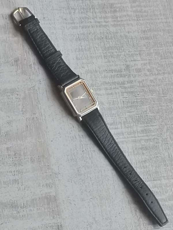 LADIES VINTAGE POISE WATCH IN EXCELLENT WORKING CONDITION