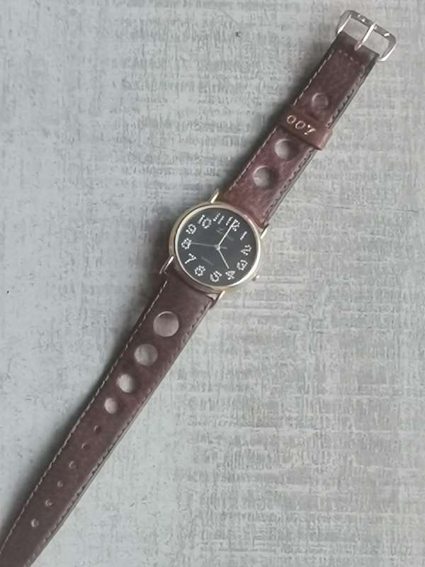 LEVACO LADIES WATCH IN EXCELLENT WORKING CONDITION
