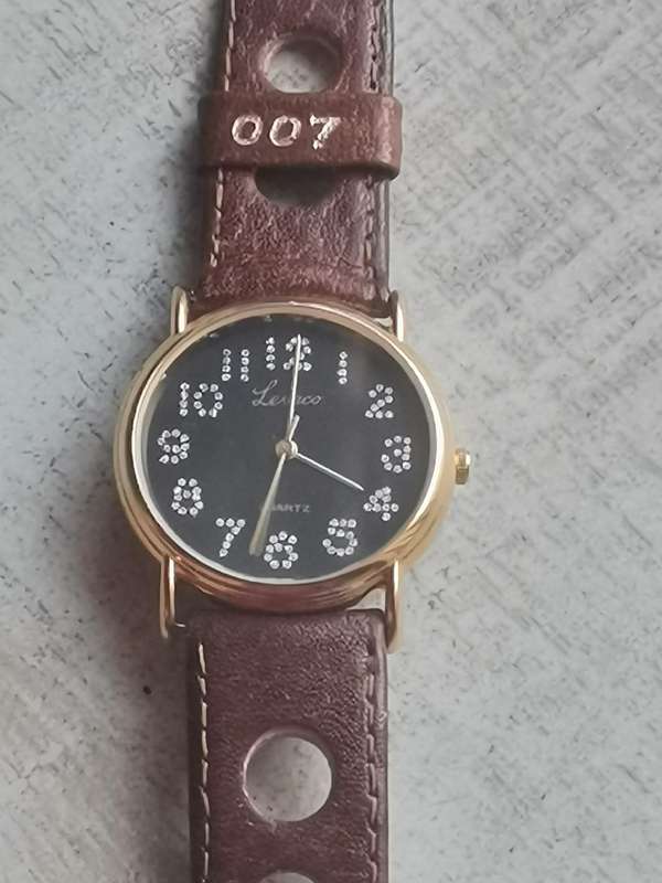LEVACO LADIES WATCH IN EXCELLENT WORKING CONDITION