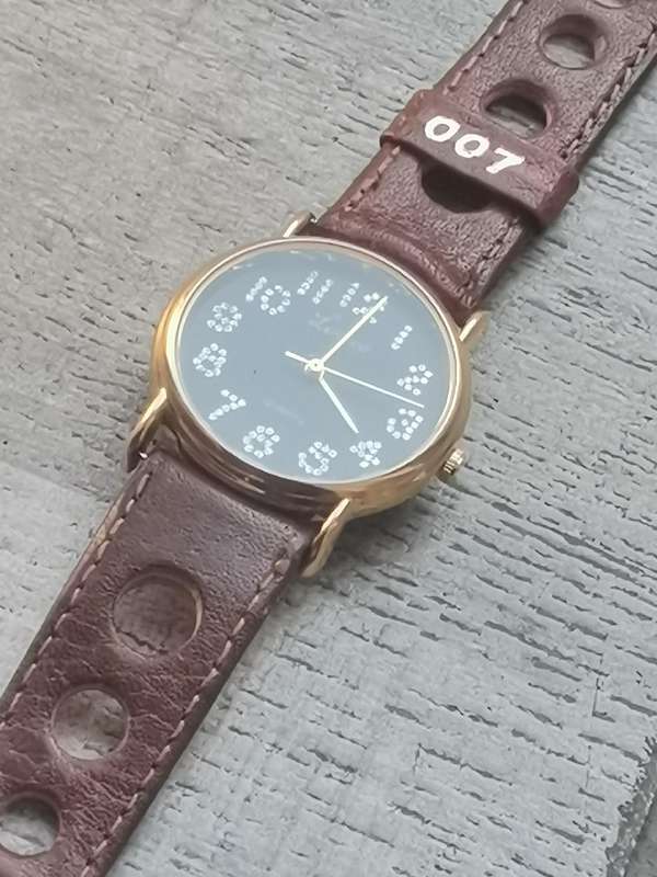 LEVACO LADIES WATCH IN EXCELLENT WORKING CONDITION