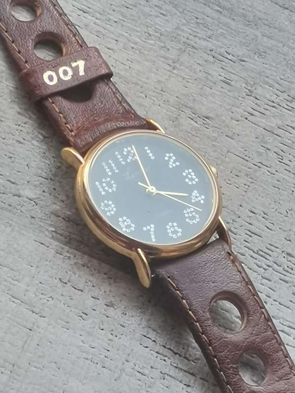 LEVACO LADIES WATCH IN EXCELLENT WORKING CONDITION