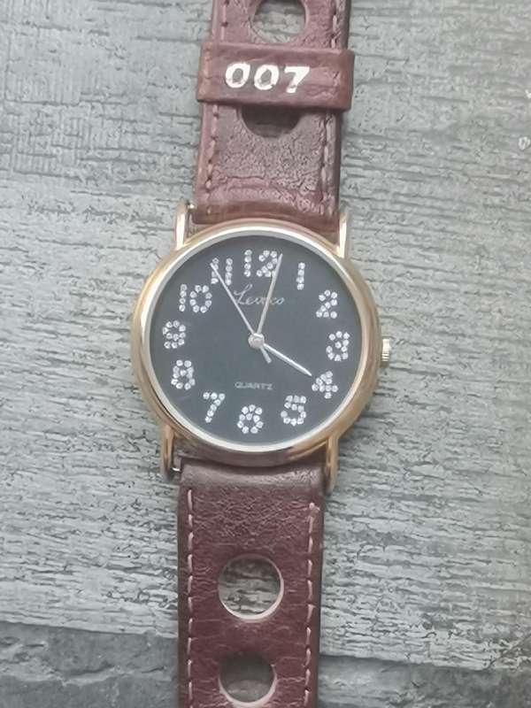 LEVACO LADIES WATCH IN EXCELLENT WORKING CONDITION