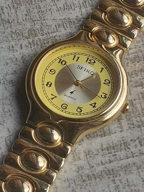 MENS VINTAGE SEIKQ GOLD PLATED WATCH IN EXCELLENT WORKING CONDITION