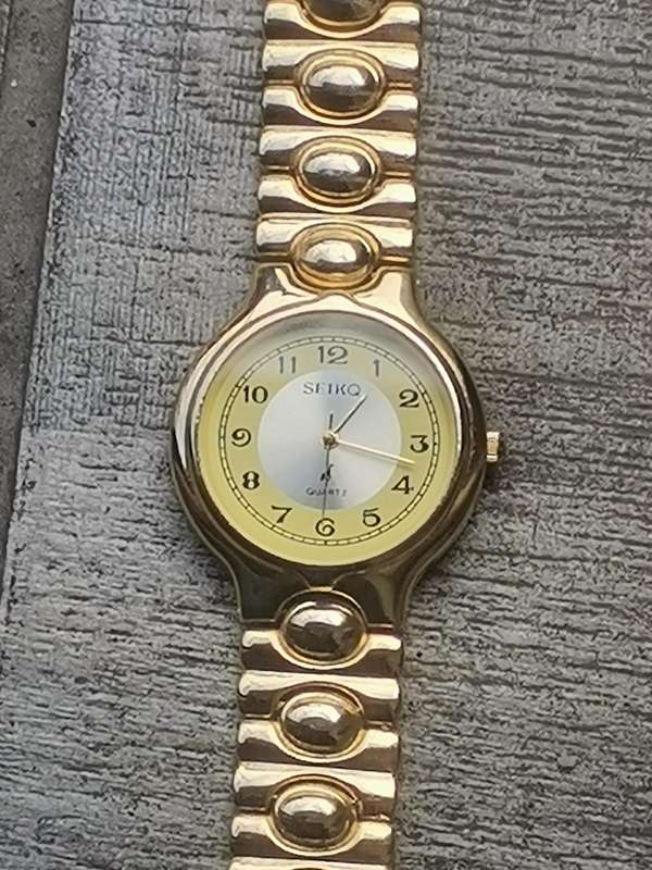 MENS VINTAGE SEIKQ GOLD PLATED WATCH IN EXCELLENT WORKING CONDITION