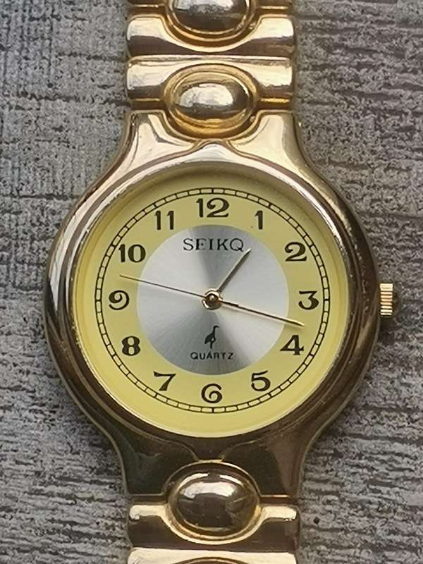 MENS VINTAGE SEIKQ GOLD PLATED WATCH IN EXCELLENT WORKING CONDITION