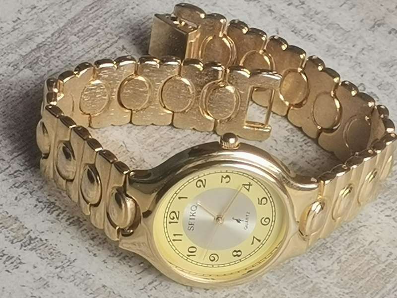 MENS VINTAGE SEIKQ GOLD PLATED WATCH IN EXCELLENT WORKING CONDITION