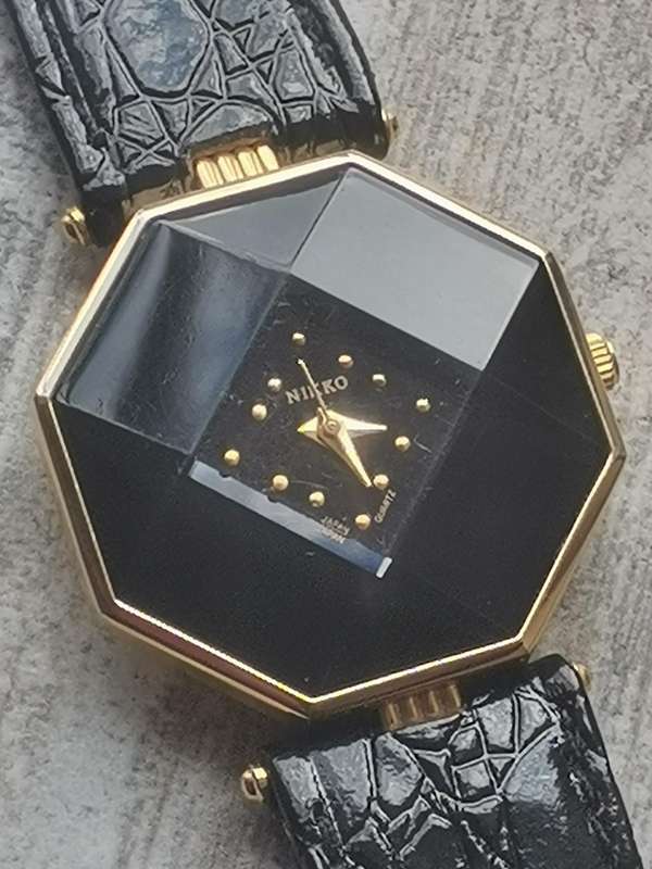 LADIES UNIQUE NIKKO WATCH IN EXCELLENT WORKING CONDITION