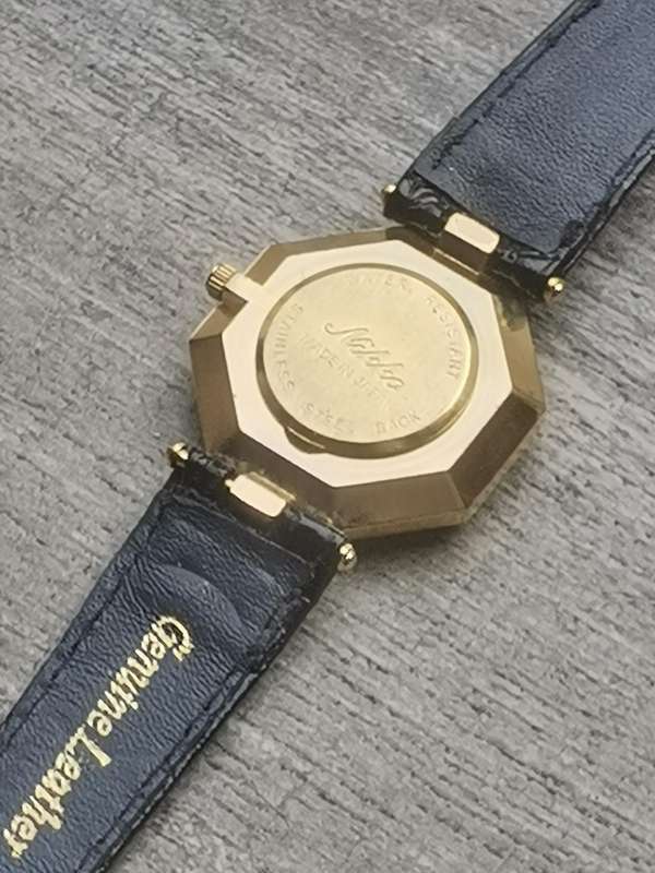 LADIES UNIQUE NIKKO WATCH IN EXCELLENT WORKING CONDITION