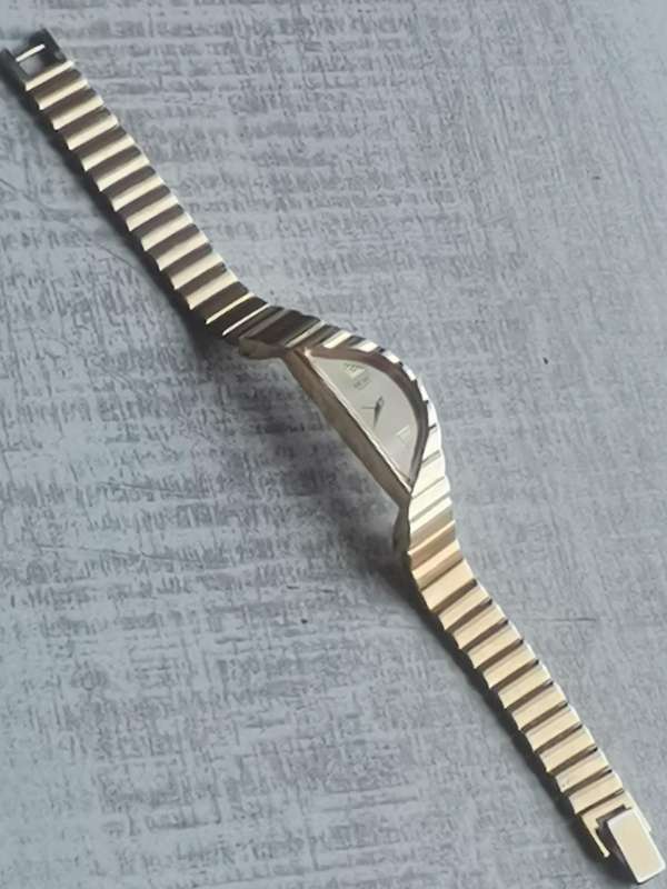 LADIES GOLD SEIKO WATCH IN EXCELLENT WORKING CONDITION