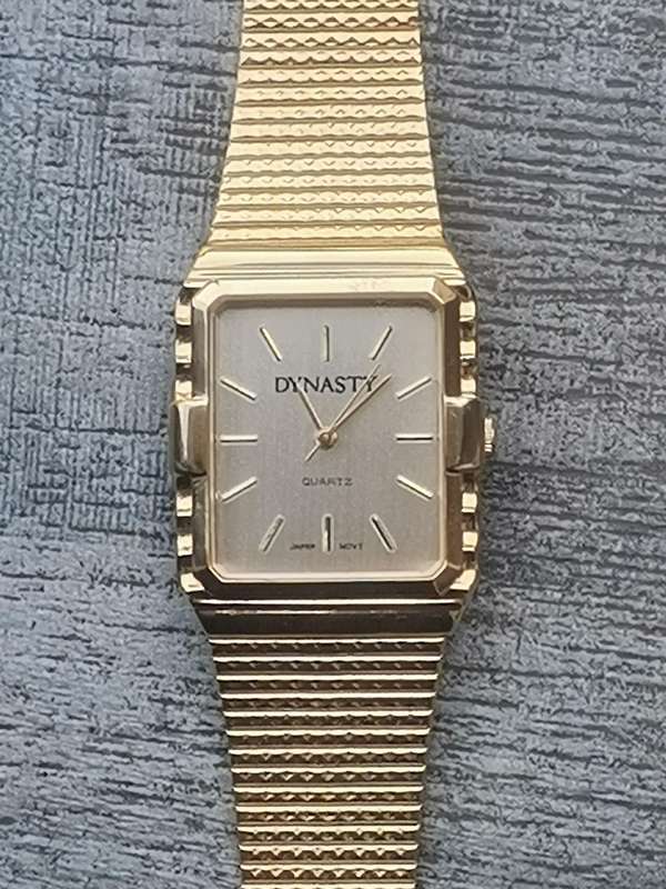 MENS DYNASTY GOLD WATCH IN EXCELLENT WORKING CONDITION