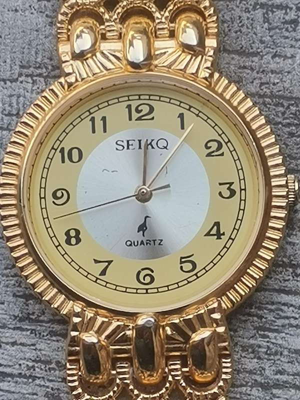 MENS SEIKQ GOLD WATCH IN EXCELLENT WORKING CONDITION