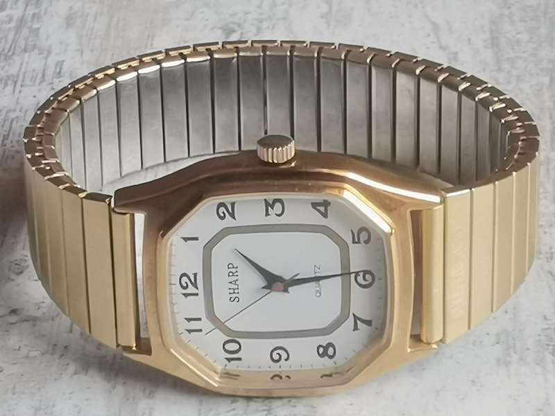 MENS VINTAGE SHARP GOLD PLATED WATCH IN EXCELLENT WORKING CONDITION