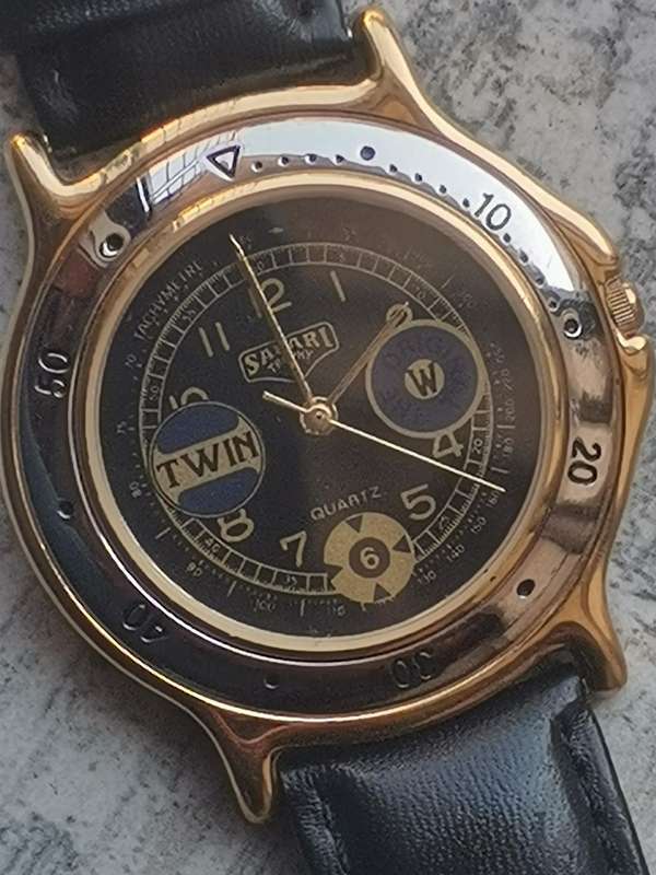 MENS VINTAGE SAFARI TROPHY WATCH IN EXCELLENT WORKING CONDITION