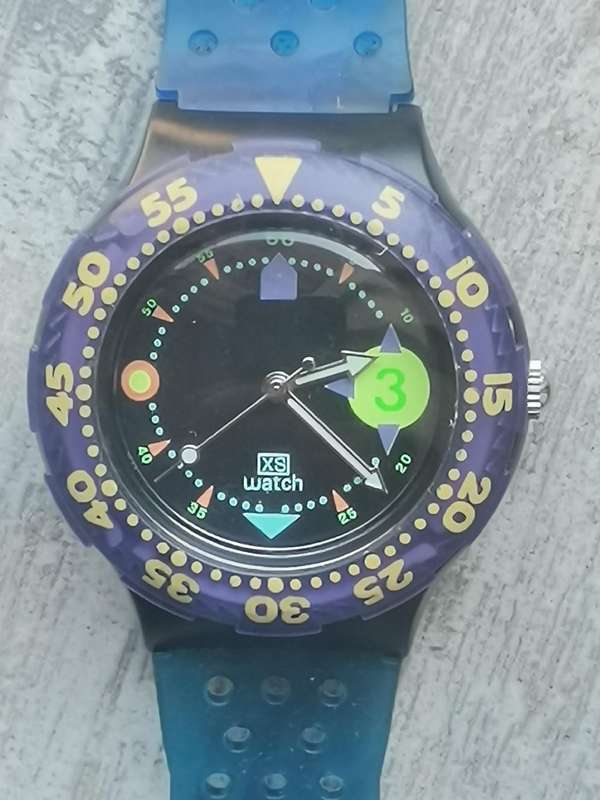 MENS XS SPORTS WATCH WITH ROTATING BEZEL IN EXCELLENT WORKING CONDITION