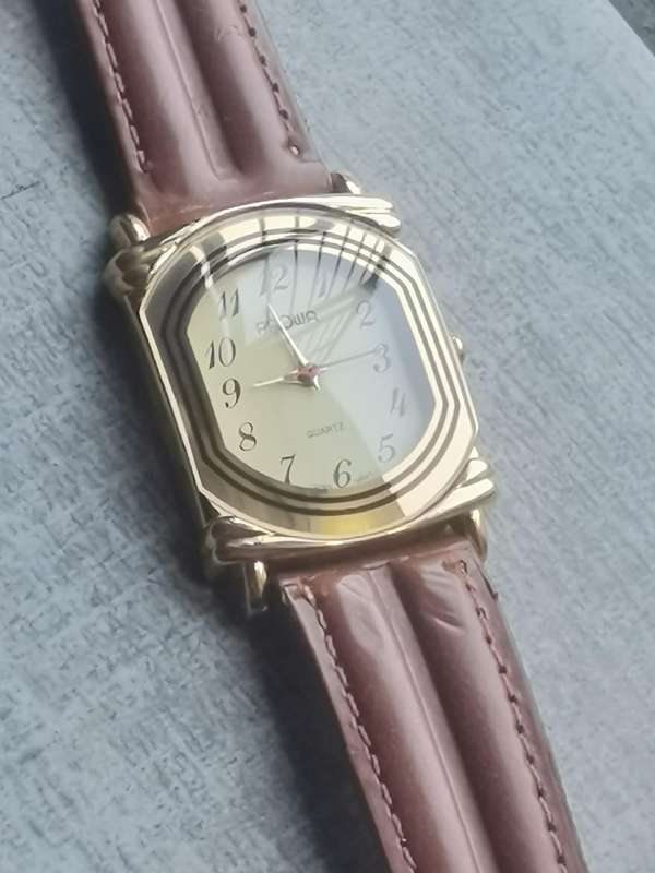 LADIES ELEGANT AND STYLISH PROWA VINTAGE WATCH IN EXCELLENT WORKING CONDITION