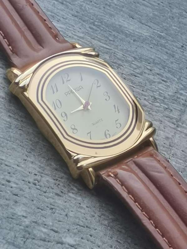 LADIES ELEGANT AND STYLISH PROWA VINTAGE WATCH IN EXCELLENT WORKING CONDITION