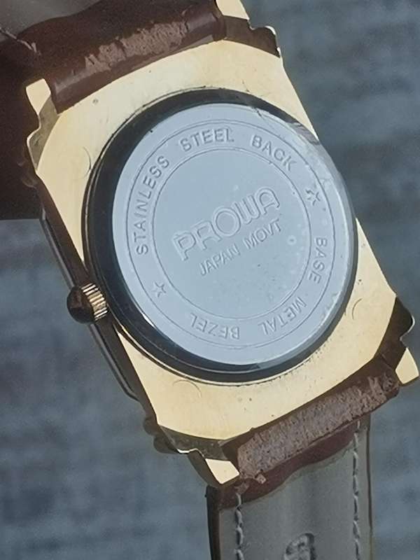 LADIES ELEGANT AND STYLISH PROWA VINTAGE WATCH IN EXCELLENT WORKING CONDITION