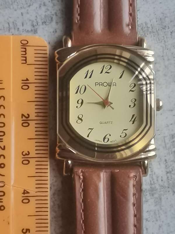 LADIES ELEGANT AND STYLISH PROWA VINTAGE WATCH IN EXCELLENT WORKING CONDITION