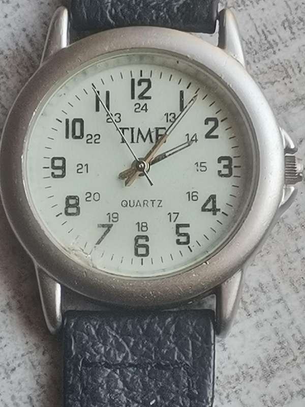 MENS VINTAGE TIME WATCH IN EXCELLENT WORKING CONDITION