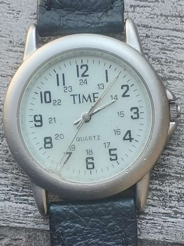 MENS VINTAGE TIME WATCH IN EXCELLENT WORKING CONDITION