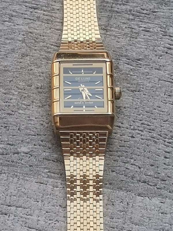 LADIES DE LUXE 18K GOLD PLATED WATCH IN EXCELLENT WORKING CONDITION
