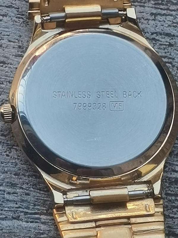 MENS OCCASION GOLD AND SILVER WATCH SET IN EXCELLENT WORKING CONDITION - BIDDING FOR BOTH
