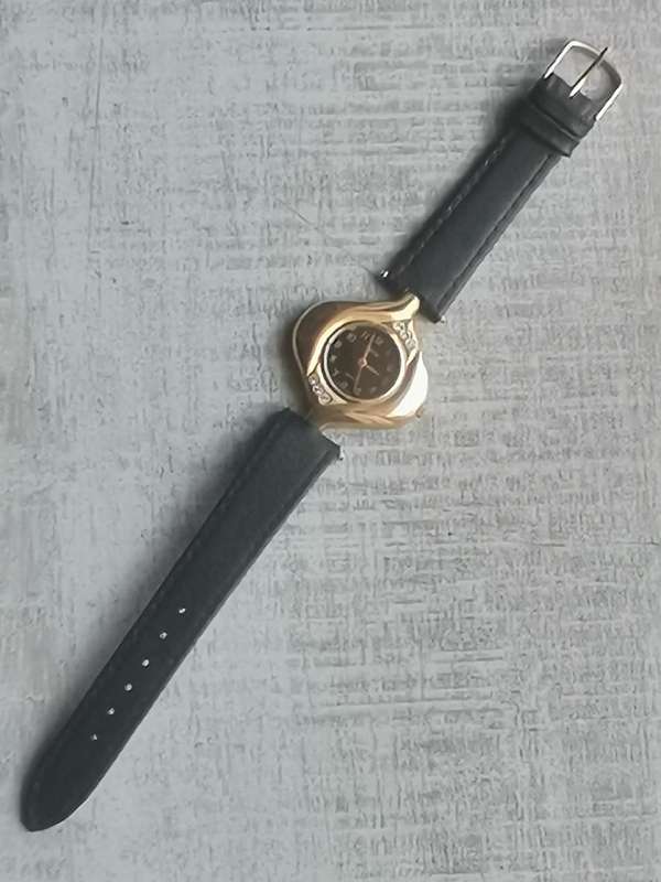 LADIES JUSTIN GOLD PLATED WATCH IN EXCELLENT WORKING CONDITION