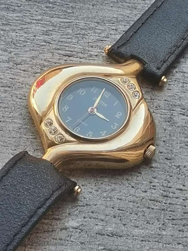 LADIES JUSTIN GOLD PLATED WATCH IN EXCELLENT WORKING CONDITION