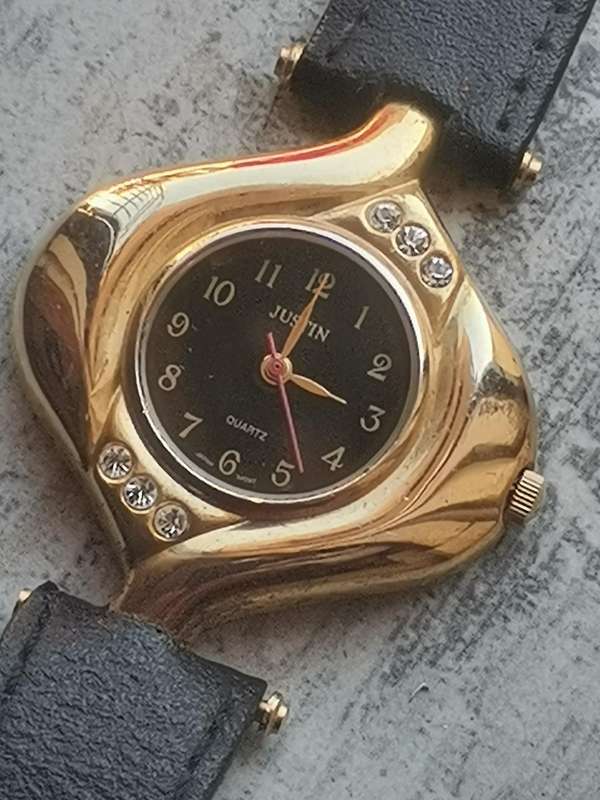 LADIES JUSTIN GOLD PLATED WATCH IN EXCELLENT WORKING CONDITION