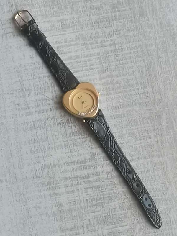 LADIES ELEGANT GOLD LUIS SANTINI HEART SHAPED WATCH IN EXCELLENT WORKING CONDITION