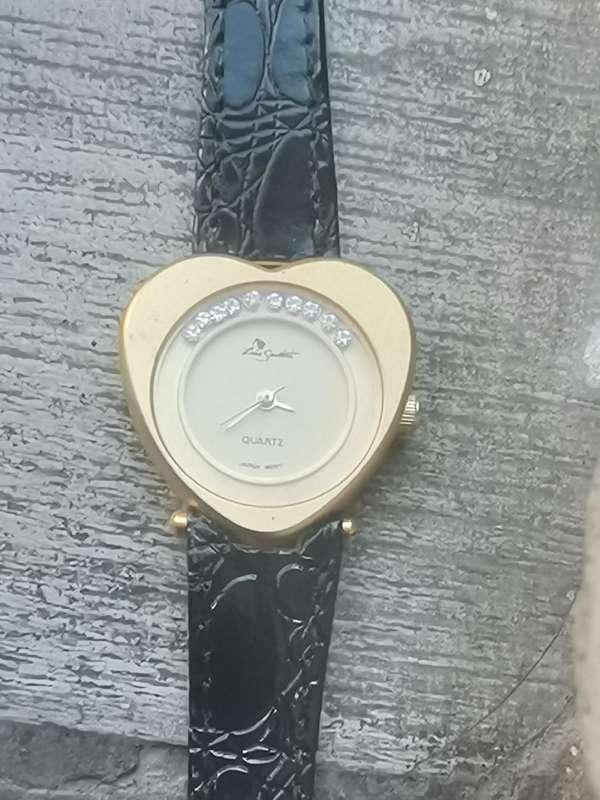 LADIES ELEGANT GOLD LUIS SANTINI HEART SHAPED WATCH IN EXCELLENT WORKING CONDITION