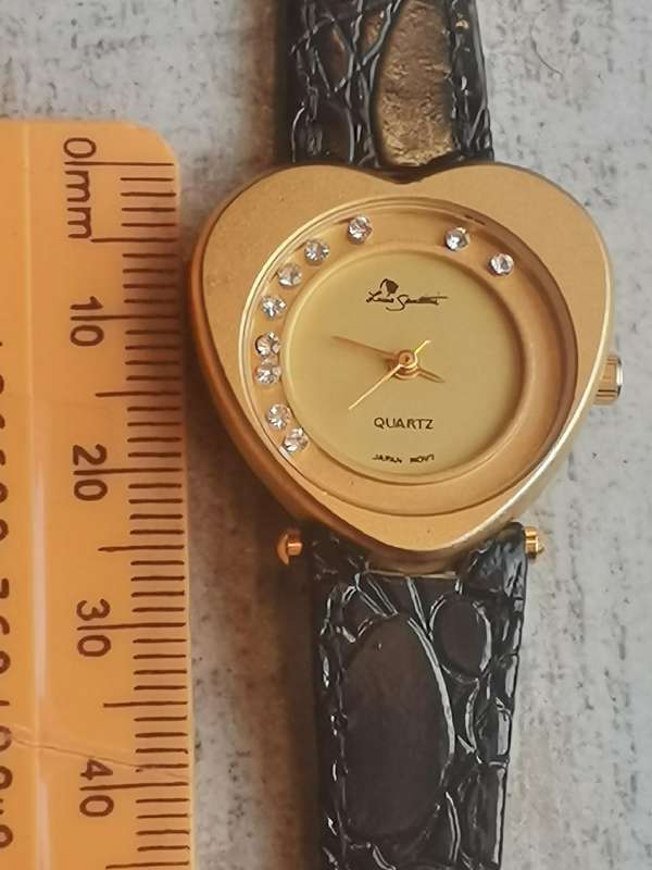 LADIES ELEGANT GOLD LUIS SANTINI HEART SHAPED WATCH IN EXCELLENT WORKING CONDITION