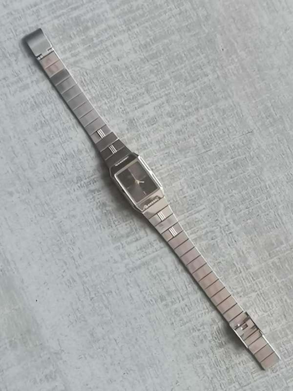LADIES DE LUXE WATCH IN EXCELLENT WORKING CONDITION