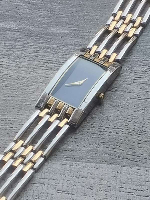 UNISEX MN 2 TONE GOLD AND SILVER WATCH IN EXCELLENT WORKING CONDITION