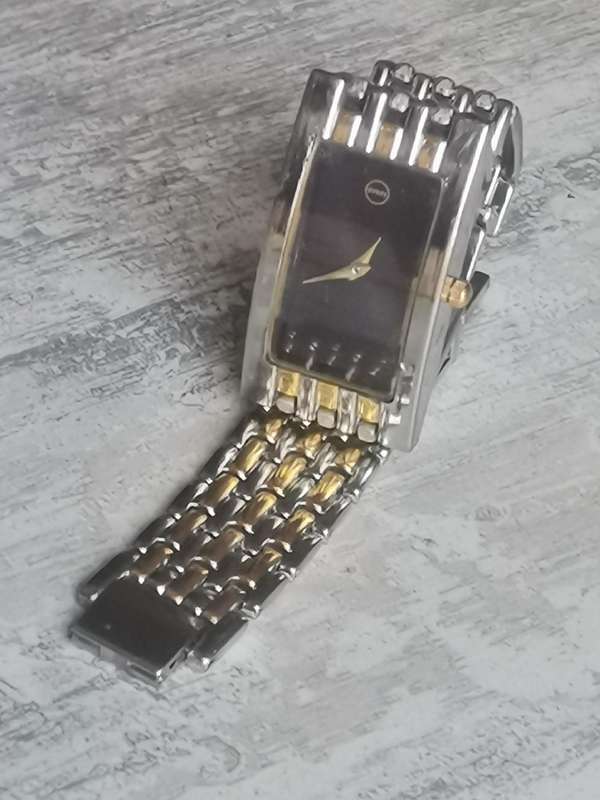 UNISEX MN 2 TONE GOLD AND SILVER WATCH IN EXCELLENT WORKING CONDITION