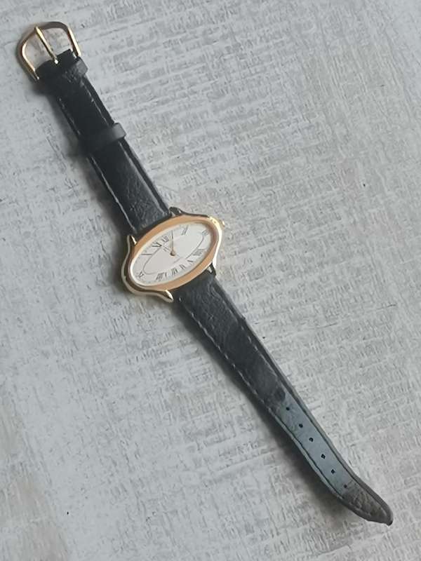ELEGANT AND STYLISH LADIES POISE WATCH IN EXCELLENT WORKING CONDITION