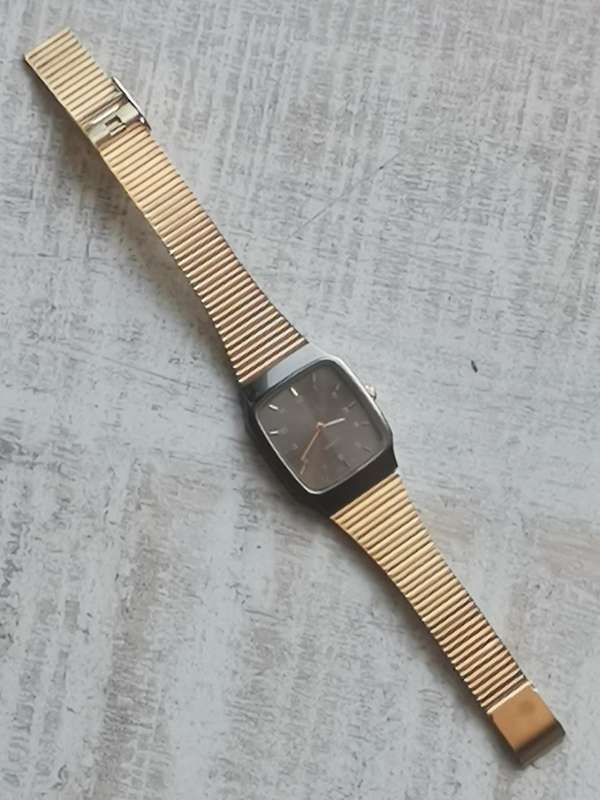 MENS VINTAGE JAKKO WATCH WITH GOLD PLATED STEEL STRAP IN EXCELLENT WORKING CONDITION