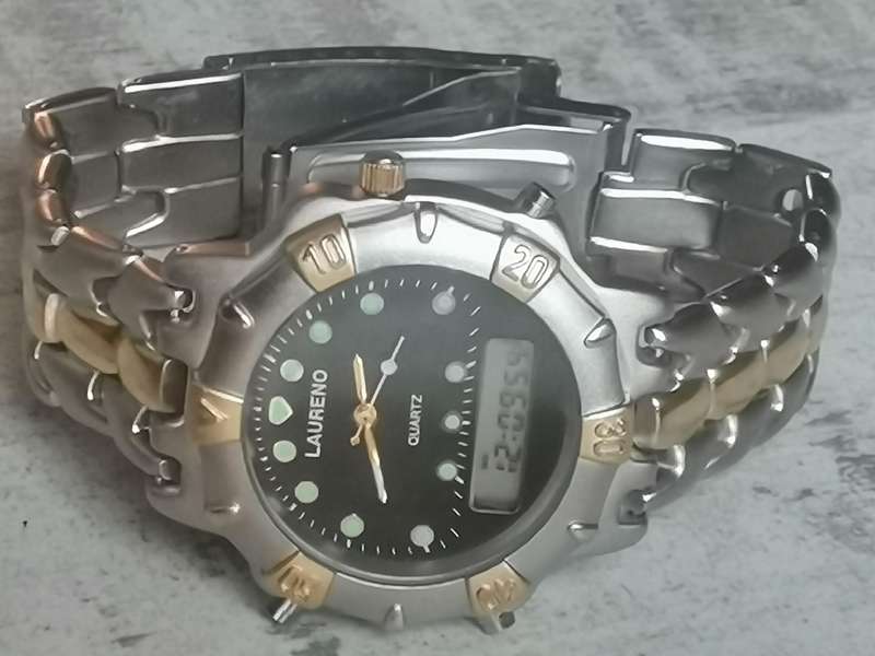 MENS VINTAGE LAURENO ANALOG/DIGITAL WATCH WITH ROTATING BEZEL IN EXCELLENT WORKING CONDITION