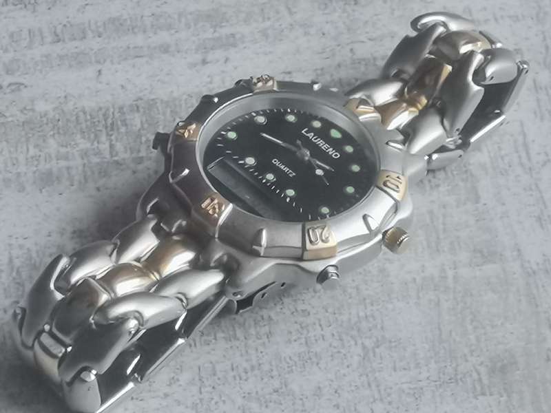MENS VINTAGE LAURENO ANALOG/DIGITAL WATCH WITH ROTATING BEZEL IN EXCELLENT WORKING CONDITION