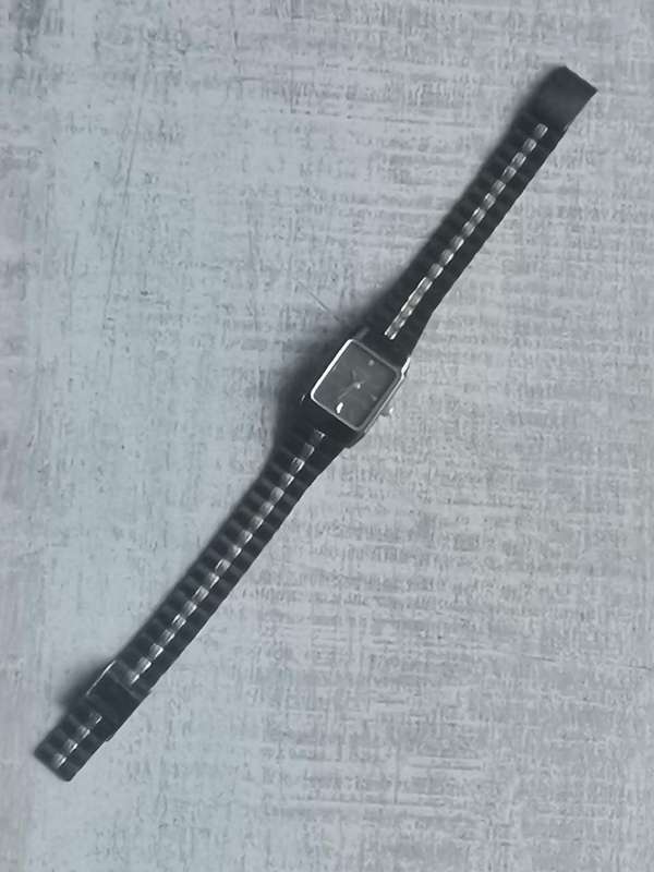 STUNNING LADIES POISE BLACK AND GOLD WATCH IN EXCELLENT WORKING CONDITION