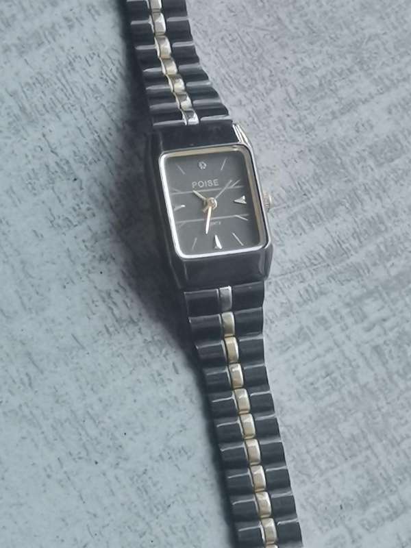 STUNNING LADIES POISE BLACK AND GOLD WATCH IN EXCELLENT WORKING CONDITION