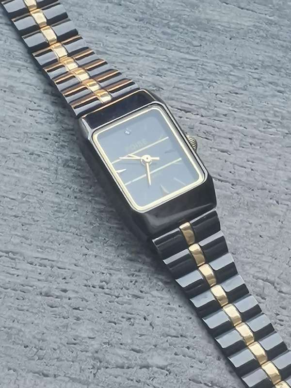 STUNNING LADIES POISE BLACK AND GOLD WATCH IN EXCELLENT WORKING CONDITION