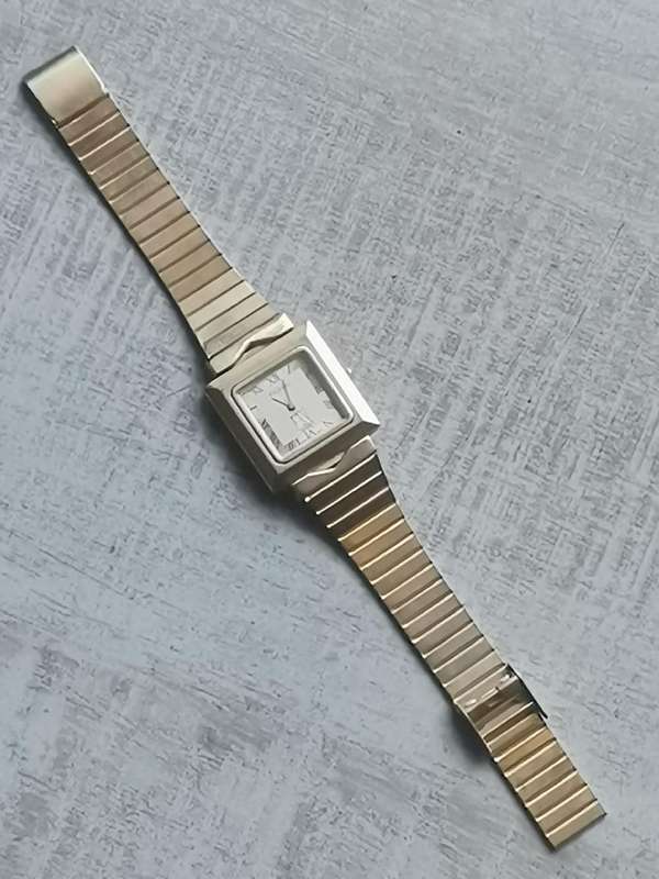 MENS GOLD POISE WATCH IN EXCELLENT WORKING CONDITION
