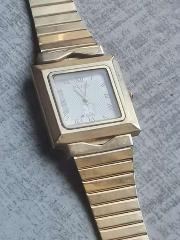 MENS GOLD POISE WATCH IN EXCELLENT WORKING CONDITION